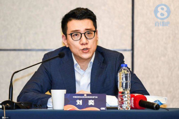 关于莱昂纳多转会罗马“这个问题你要去问罗马。